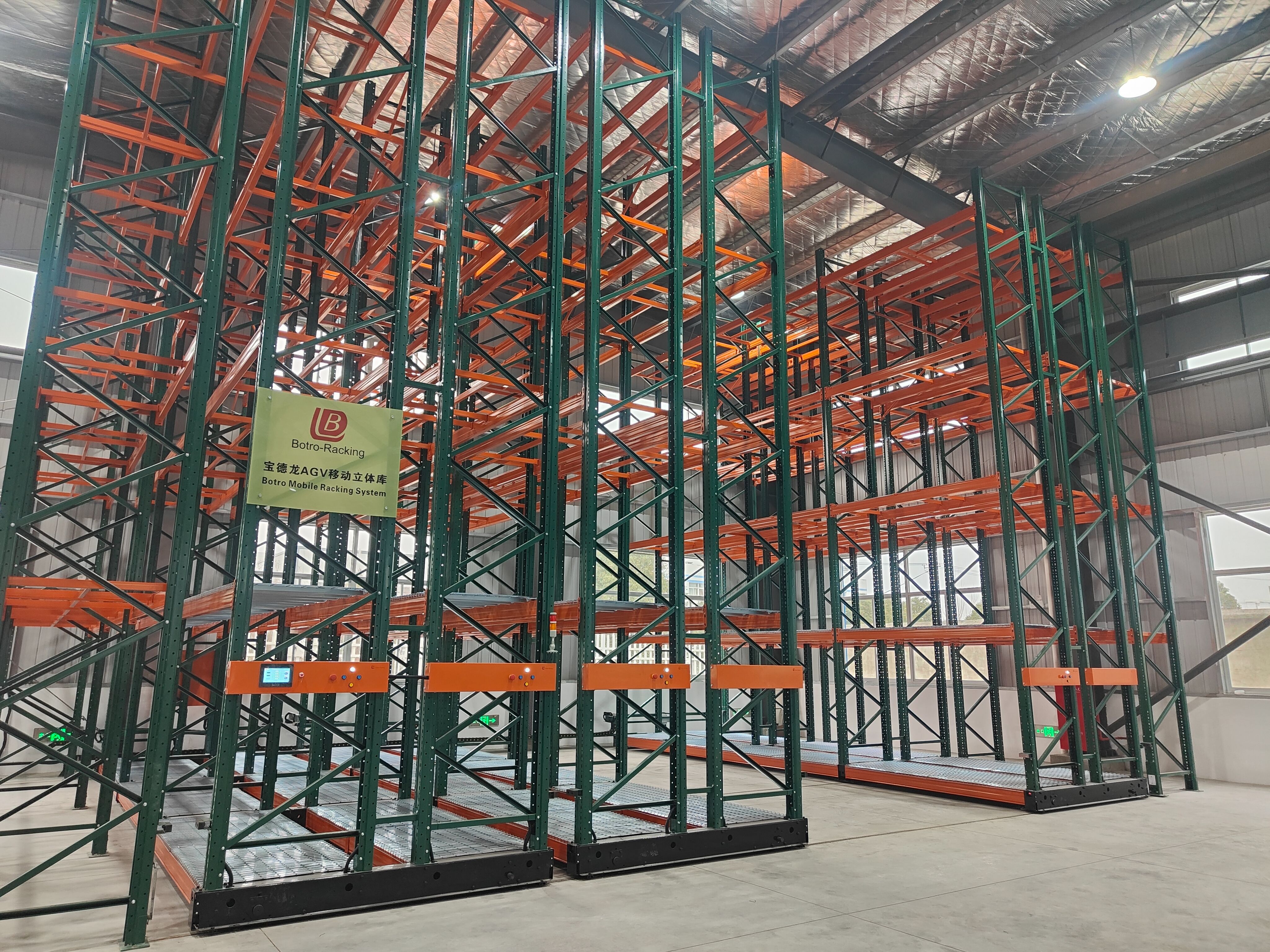 mobile racking system with AGVs kệ kho di động với AGV
