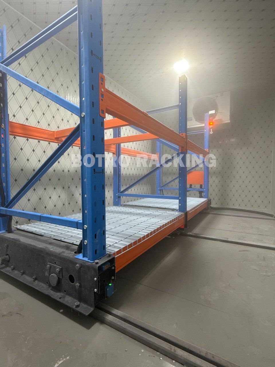 Những lợi thế chính của hệ thống giá di động để lưu trữ lạnh là gì?
