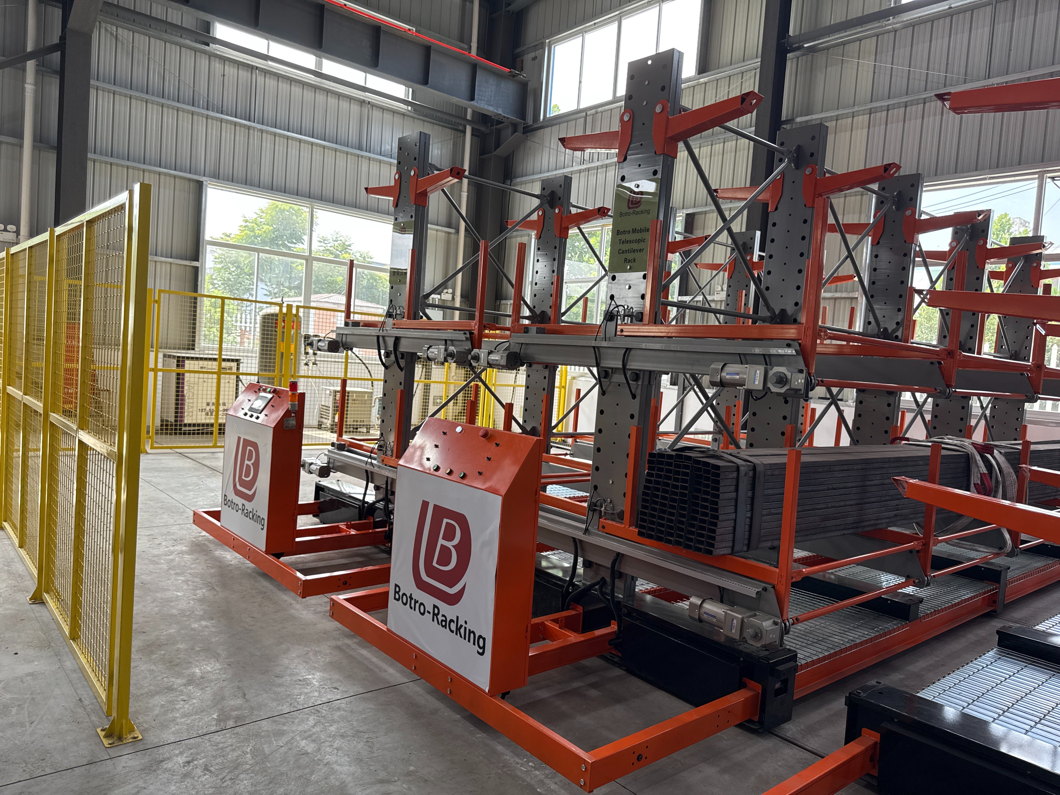 Di động tung ra giá đỡ đúc hẫng1