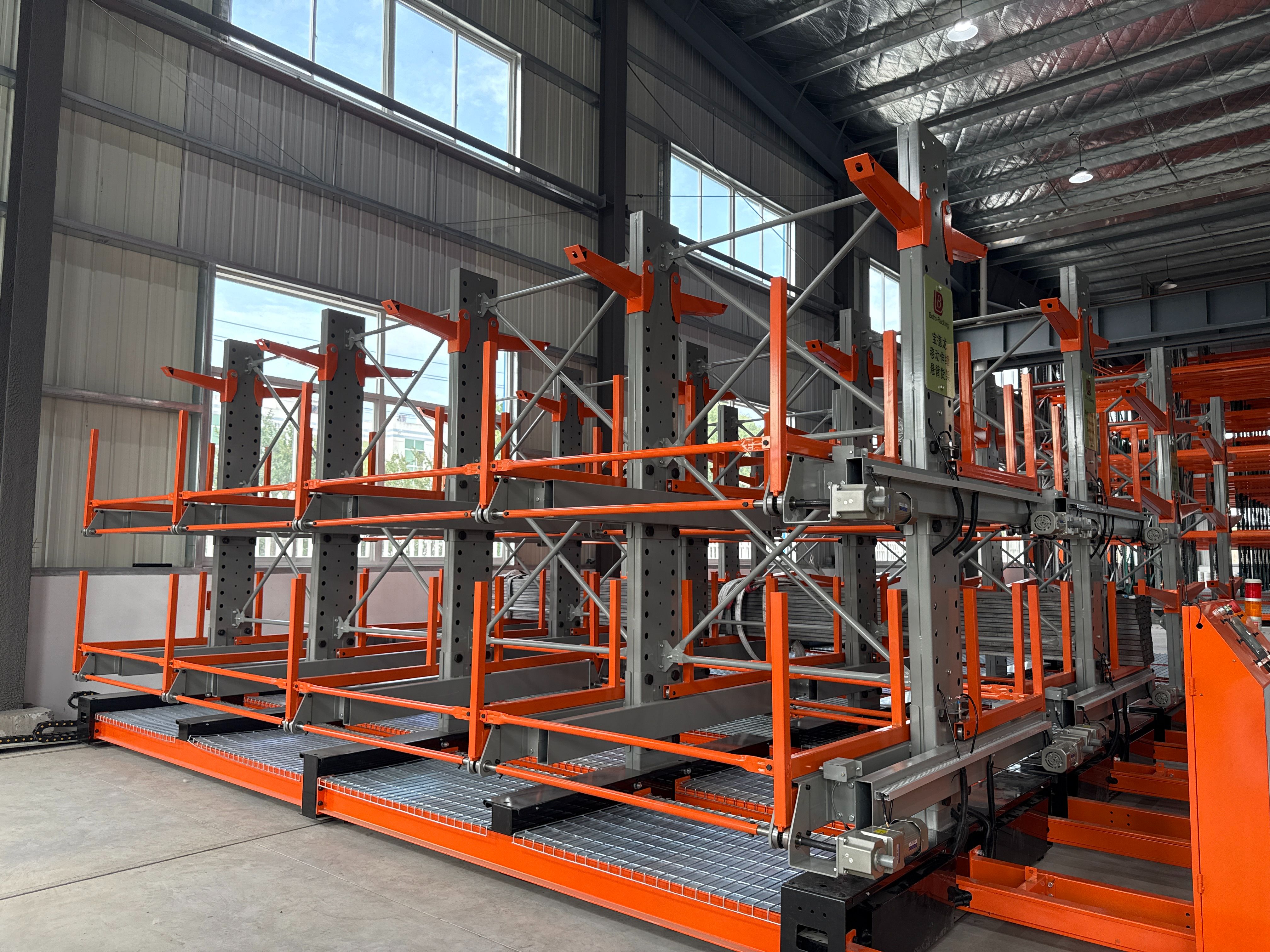 Di động tung ra giá đỡ đúc hẫng