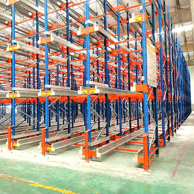 Giá đỡ pallet lái xe đưa đón cho nhà kho